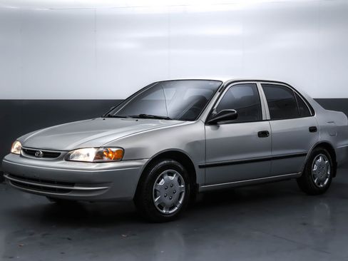 Used 2000 Toyota Corolla VE image 1