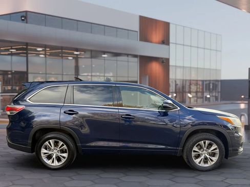 Used 2015 Toyota Highlander Plus FWD image 13