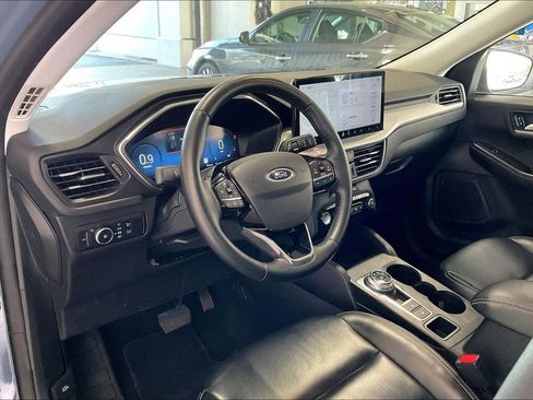Used 2024 Ford Escape Platinum image 4
