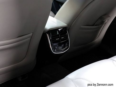 Used 2013 Cadillac XTS Luxury FWD image 15