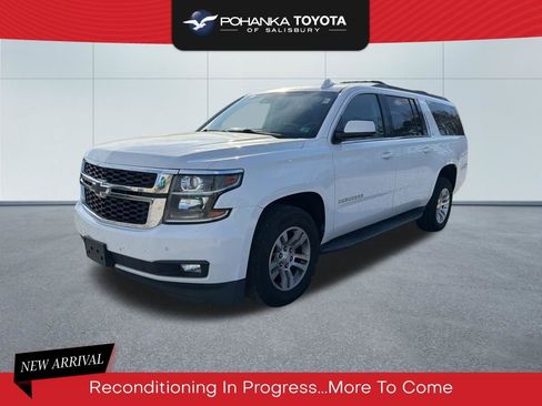 Used 2018 Chevrolet Suburban LT image 1