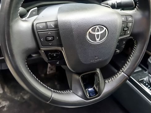 Used 2025 Toyota Camry SE FWD image 11