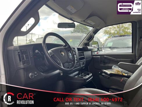 Used 2023 Chevrolet Express 3500 w/ Driver Convenience Package RWD image 8