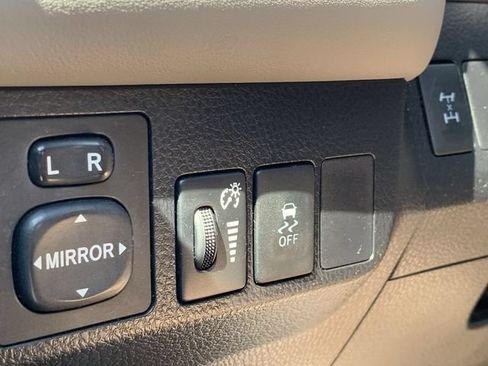 Used 2015 Toyota RAV4 XLE AWD/4WD image 11
