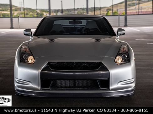 Used 2009 Nissan GT-R Premium AWD/4WD image 2