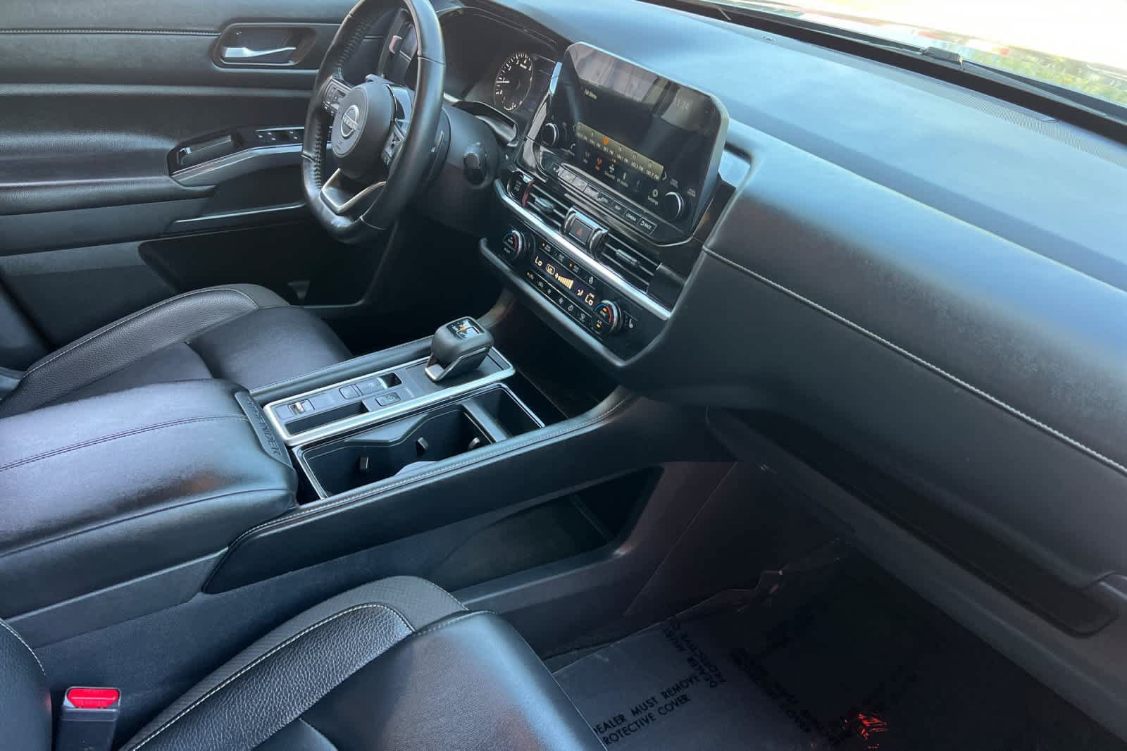 Used 2025 Nissan Pathfinder SL FWD image 19