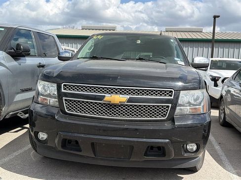 Used 2012 Chevrolet Suburban LTZ image 2