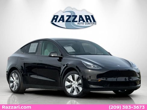 Used 2023 Tesla Model Y Long Range AWD/4WD image 1