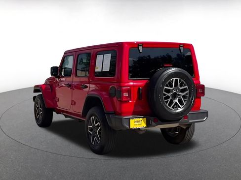 Used 2025 Jeep Wrangler Unlimited Sahara AWD/4WD image 9
