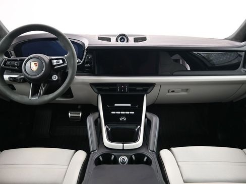 Certified 2024 Porsche Cayenne Turbo AWD/4WD image 9
