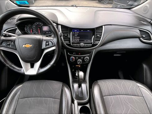 Used 2020 Chevrolet Trax LT w/ LT Convenience Package AWD/4WD image 14