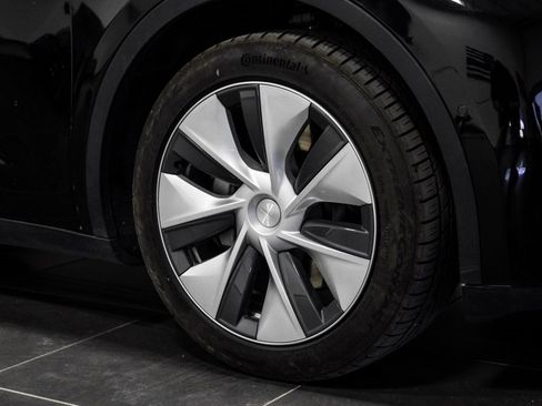 Used 2021 Tesla Model Y Long Range image 63