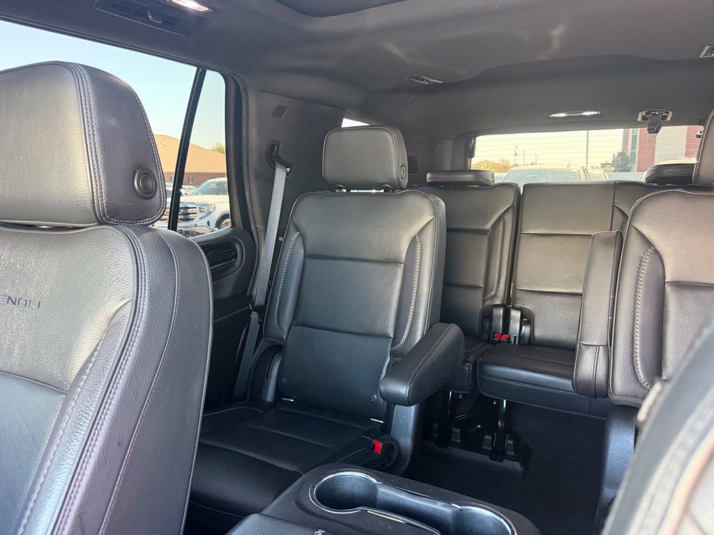Used 2022 GMC Yukon Denali w/ Denali Premium Package AWD/4WD image 30