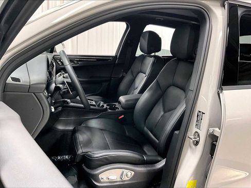 Used 2025 Porsche Macan image 8