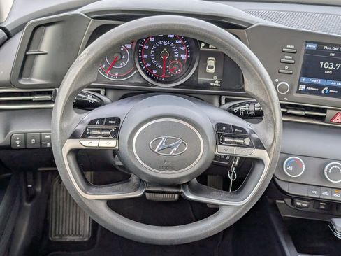 Used 2023 Hyundai Elantra SE image 13