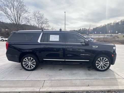 Used 2021 GMC Yukon XL Denali w/ Denali Premium Package image 2