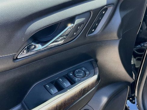 Used 2023 GMC Acadia Denali w/ Denali Ultimate Package FWD image 18