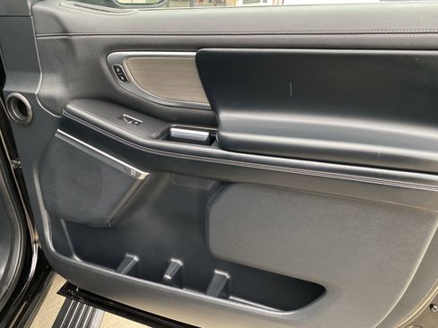 Used 2025 Ford Expedition Platinum AWD/4WD image 17