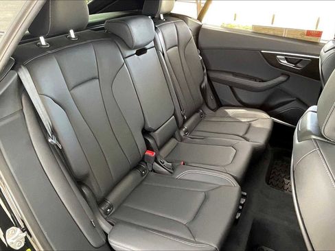 Used 2025 Audi Q8 Premium Plus image 16