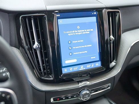 Certified 2025 Volvo XC60 B5 Plus AWD/4WD image 16