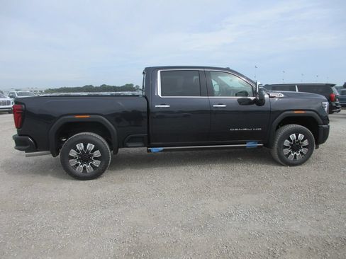 New 2026 GMC Sierra 2500 Denali w/ Denali Reserve Package AWD/4WD image 3