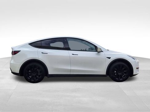 Used 2022 Tesla Model Y Long Range AWD/4WD image 9