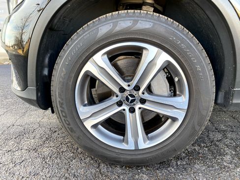 Used 2019 Mercedes-Benz GLC 300 4MATIC w/ Premium Package image 29