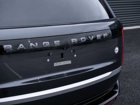 Used 2023 Land Rover Range Rover SV image 42