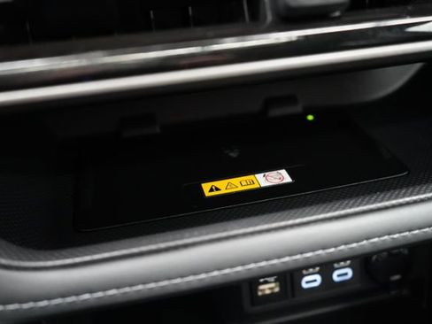 Used 2024 Toyota Highlander XLE AWD/4WD image 36