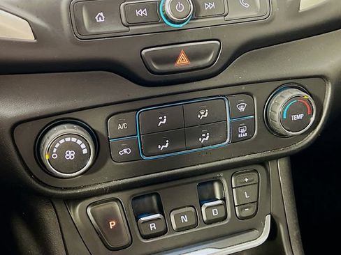 Used 2018 GMC Terrain SLE FWD image 19