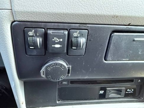 Used 2019 Toyota Sienna XLE Premium w/ Protection Package FWD image 24