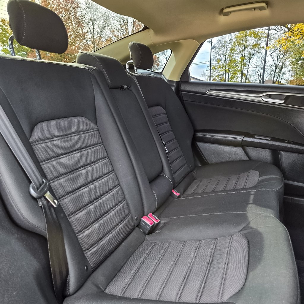 Used 2020 Ford Fusion SE FWD image 27