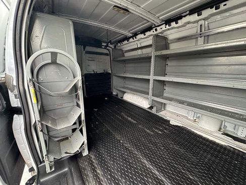 Used 2018 Chevrolet Express 2500 w/ Driver Convenience Package image 23