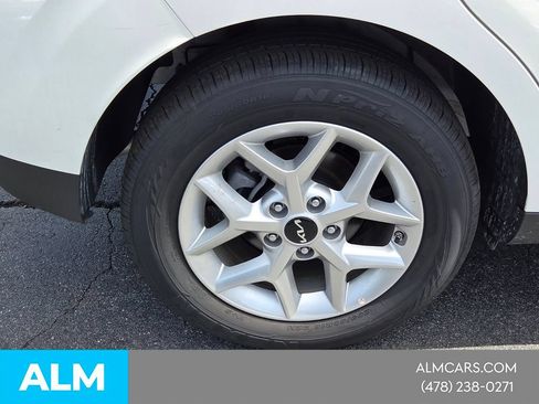 Used 2025 Kia Soul LX w/ LX Technology Package FWD image 14