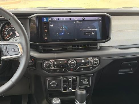 Used 2025 Jeep Wrangler Sahara image 14