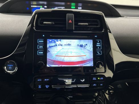 Used 2018 Toyota Prius Three image 25