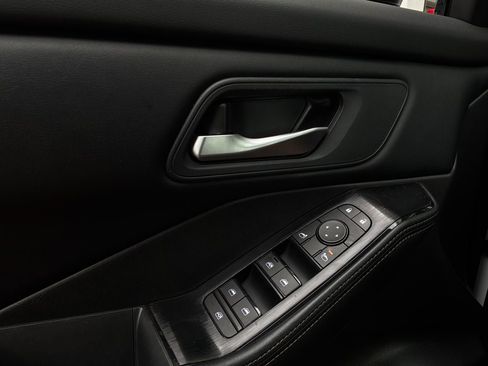 Used 2025 Nissan Rogue SV AWD/4WD image 21