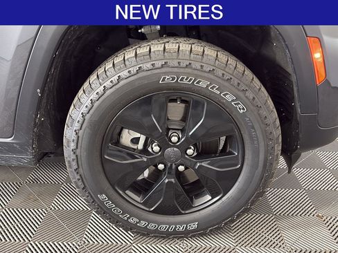 Used 2022 Jeep Grand Cherokee Limited 4xe image 12