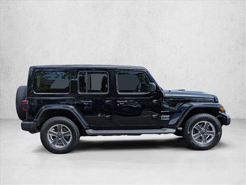 Used 2021 Jeep Wrangler Unlimited Sahara AWD/4WD image 4