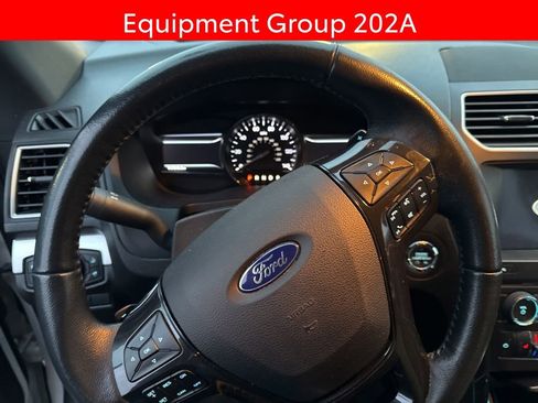Used 2017 Ford Explorer XLT w/ Equipment Group 202A image 6