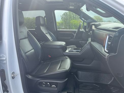 Used 2024 GMC Sierra 3500 Denali w/ Denali Reserve Package image 30