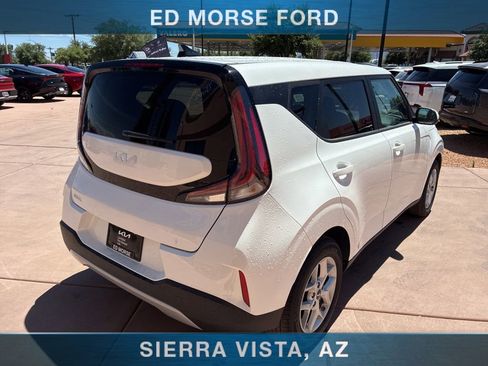 Used 2025 Kia Soul LX FWD image 8