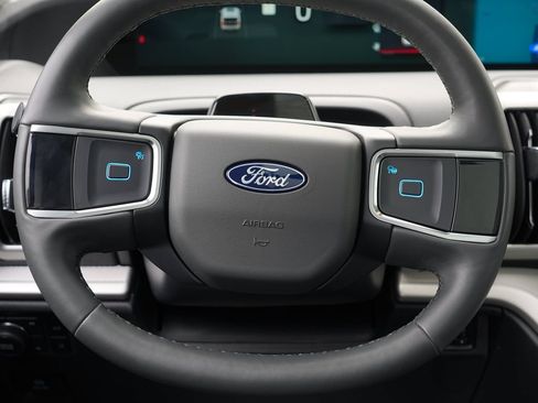 Used 2025 Ford Expedition Active AWD/4WD image 23