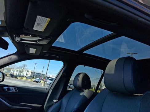 Used 2019 BMW X5 xDrive40i w/ M Sport Package image 5