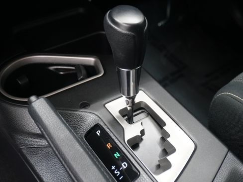 Used 2018 Toyota RAV4 XLE FWD image 21
