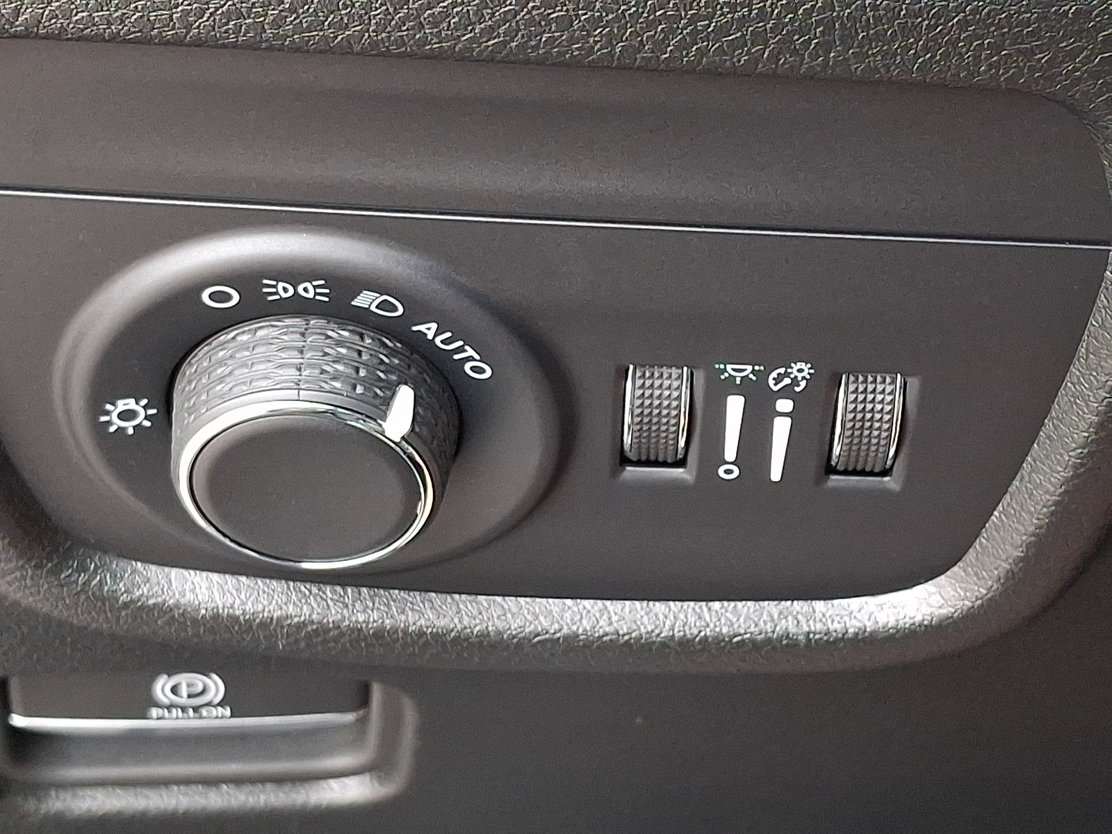 Used 2025 Jeep Grand Cherokee Laredo X w/ Luxury Tech Group I AWD/4WD image 27