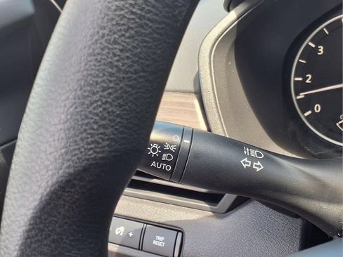Used 2025 Nissan Altima 2.5 SV FWD image 19