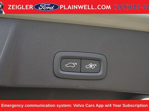Used 2023 Volvo XC40 B5 Plus w/ Driver Assist Package AWD/4WD image 10