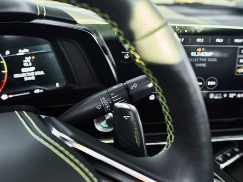 Used 2023 Chevrolet Corvette Stingray Premium Conv image 32