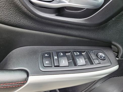 Used 2018 Jeep Cherokee Trailhawk AWD/4WD image 20